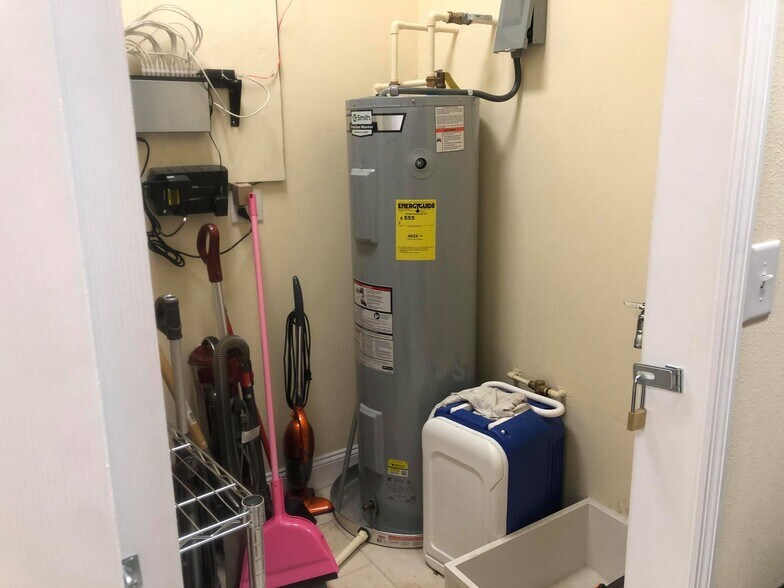 More Photos Of 11824 Jackson Rd, Thonotosassa Office Residential For Lease