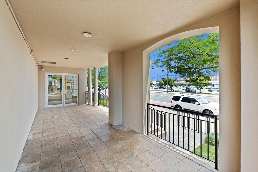 More Photos Of 2777 Hylan Blvd, Staten Island Office For Sale