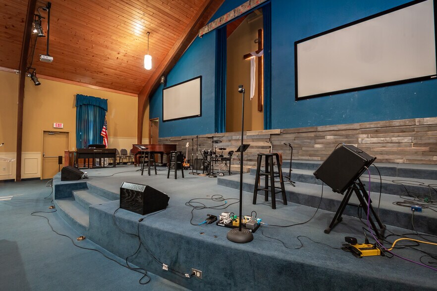 More Photos Of 733 Country Club Dr, Xenia Religious Facility For Sale