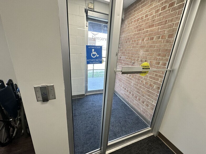 More Photos Of 813 W Michigan Ave, Jackson Medical For Sale