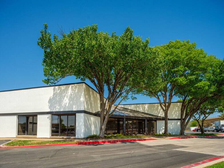 More Photos Of 1002 N Central Expy, Richardson Unknown For Lease