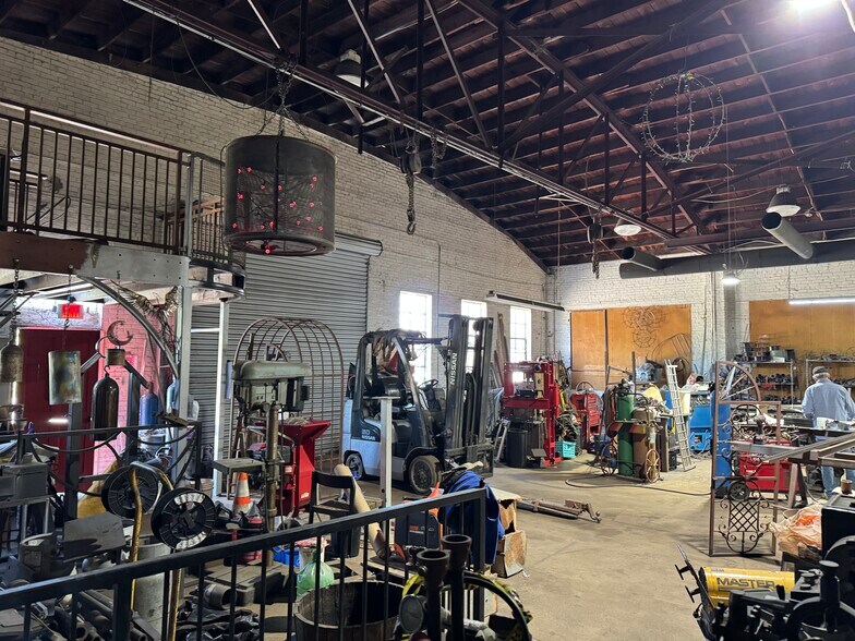 More Photos Of 307 S US-29, Hogansville Showroom For Sale