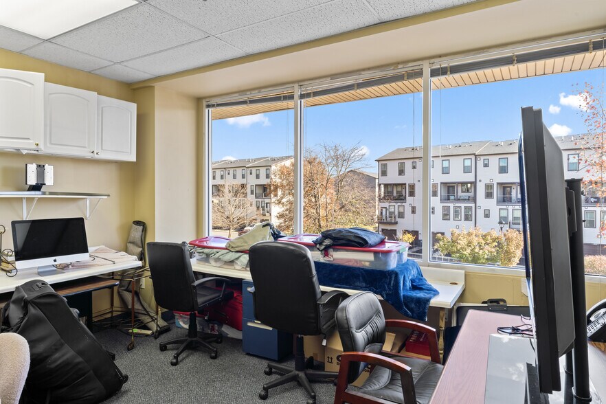 More Photos Of 20 Pidgeon Hill Dr, Sterling Medical For Lease