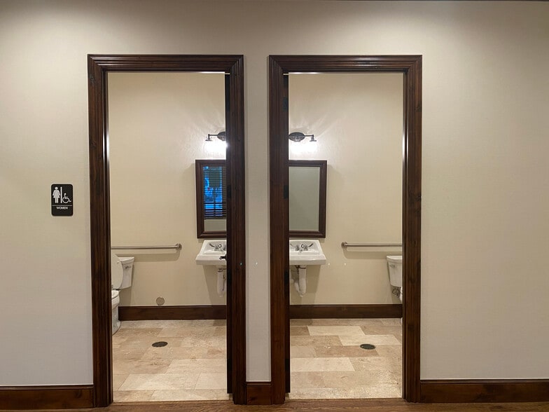 More Photos Of 16410 Addison Rd, Addison Office For Lease