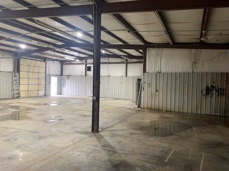 More Photos Of 567 E Highway 64, Conway Showroom For Lease