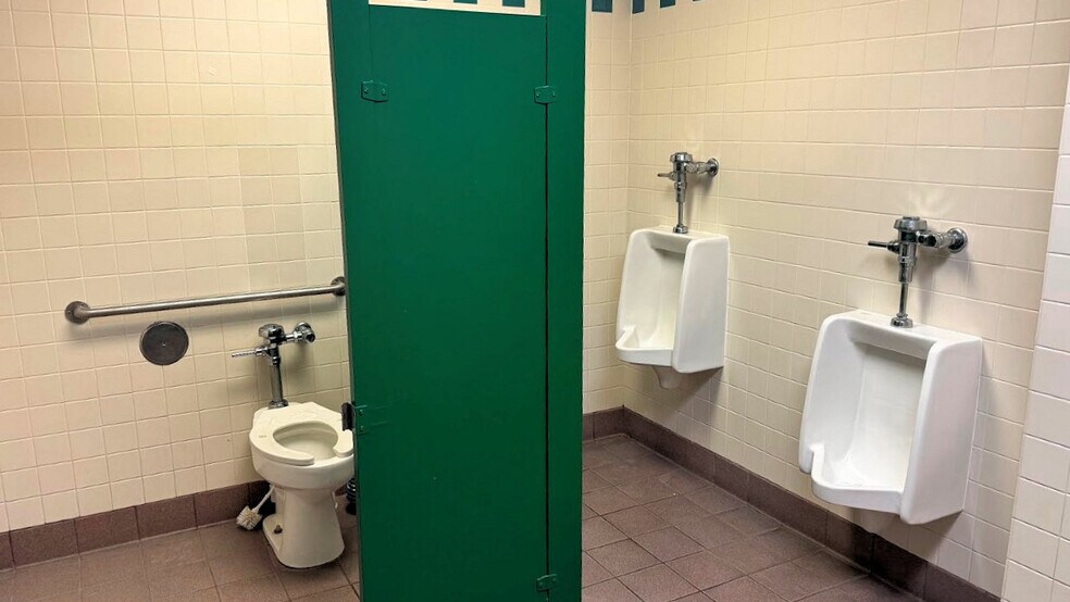 More Photos Of 630 S Frontage Rd, Wisconsin Dells Fast Food For Sale