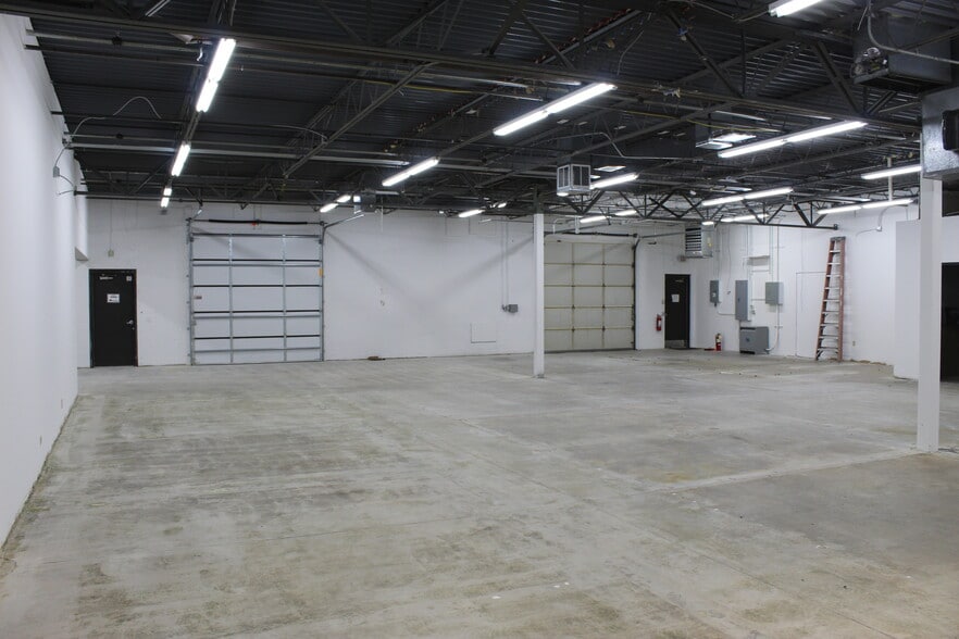 More Photos Of 500 E Travelers Trl, Burnsville Research And Development For Lease