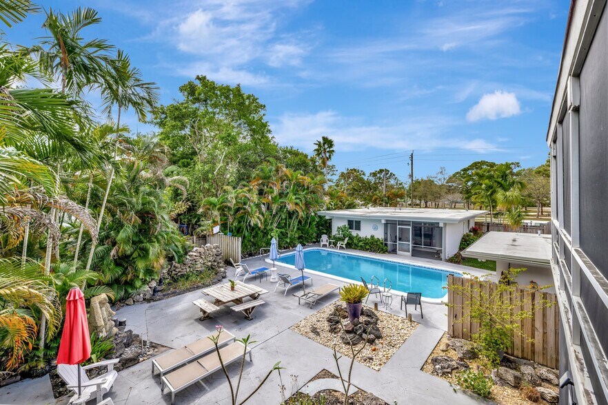 More Photos Of 630 NE 37th St, Oakland Park Apartments For Sale