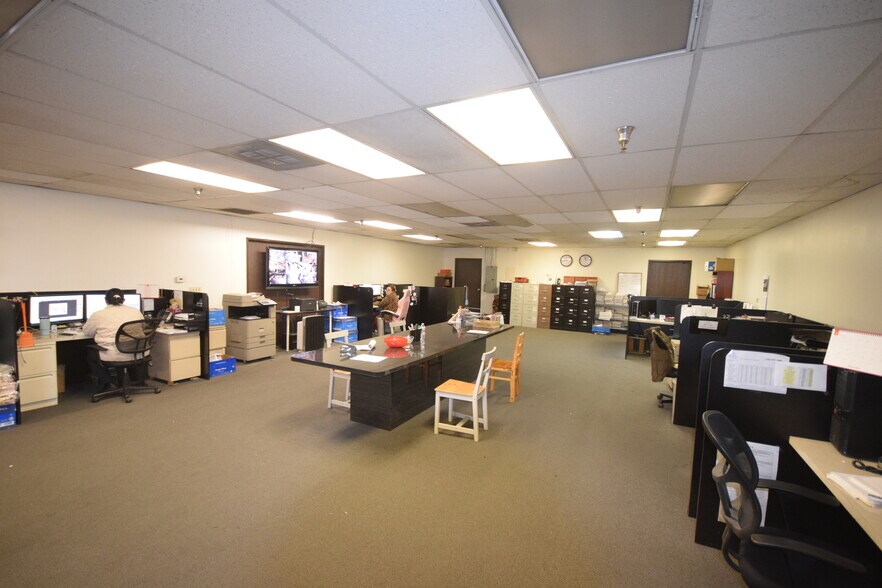 More Photos Of 3183 Bandini Blvd, Vernon Manufacturing For Lease