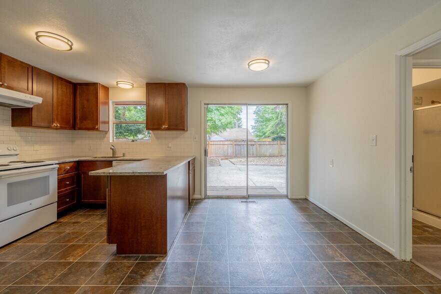 More Photos Of 20318 19th Ave NE, Shoreline Specialty For Sale