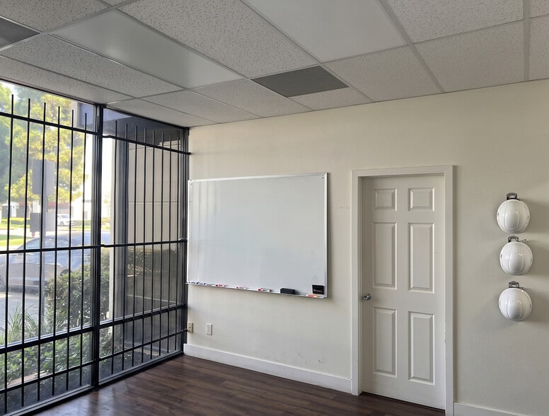 More Photos Of 177 Atlantic St, Pomona Warehouse For Sale
