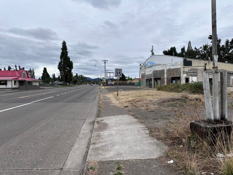 More Photos Of 711 S Pacific Hwy, Cottage Grove Freestanding For Sale