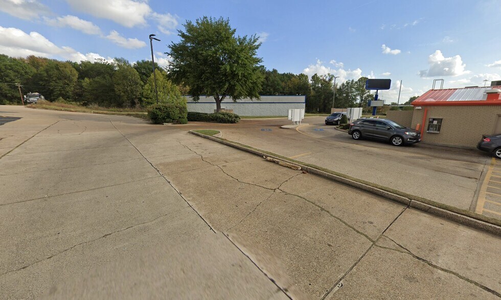 More Photos Of 2850 N Market St, Shreveport Freestanding For Sale