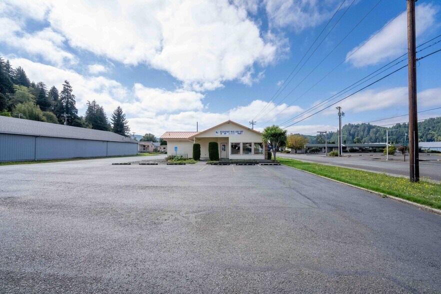 More Photos Of 624 Winchester Ave, Reedsport Office For Sale
