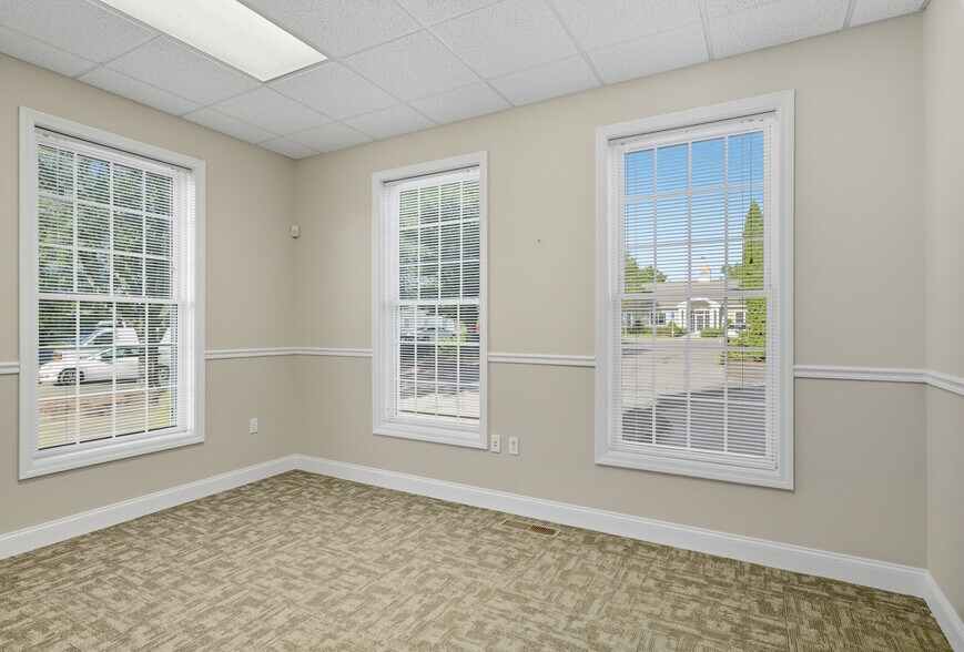 More Photos Of 5 Creamery Brk, East Granby Office For Sale