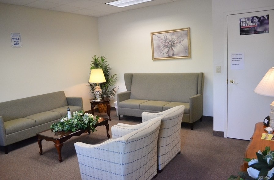 More Photos Of 1022 Hutton Ln, High Point Office For Lease