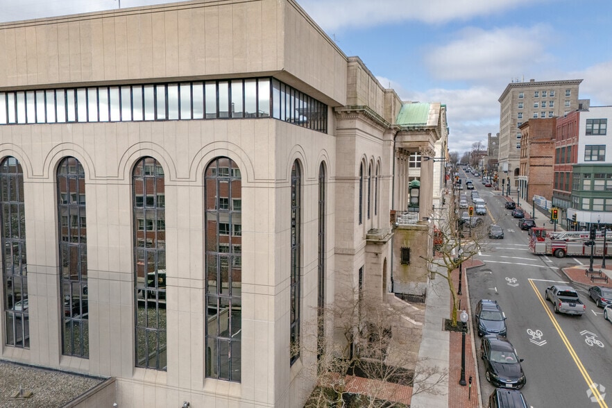 More Photos Of 174 Union St, New Bedford Office Residential For Lease