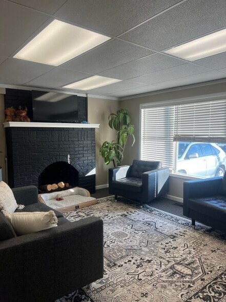 More Photos Of 14563 Manchester Rd, Ballwin Office For Sale