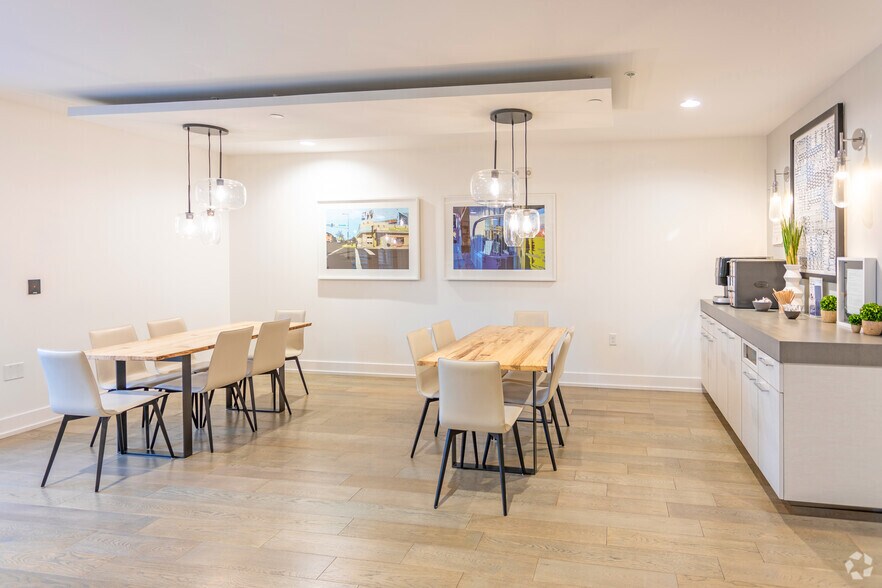 More Photos Of 725 Cleveland Ave S, Saint Paul Apartments For Lease