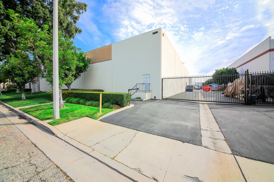More Photos Of 1490 W Walnut Pky, Compton Warehouse For Sale