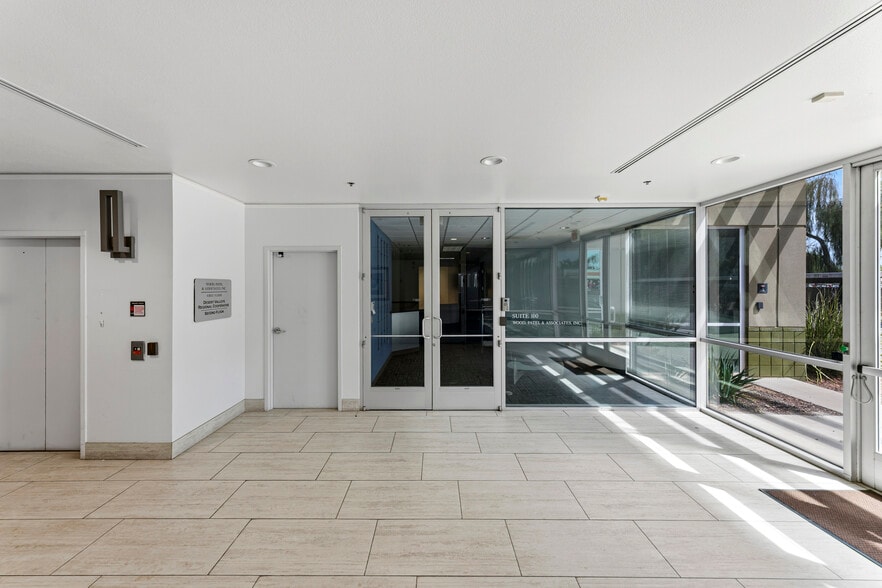 More Photos Of 2051 W Northern Ave, Phoenix Medical For Lease