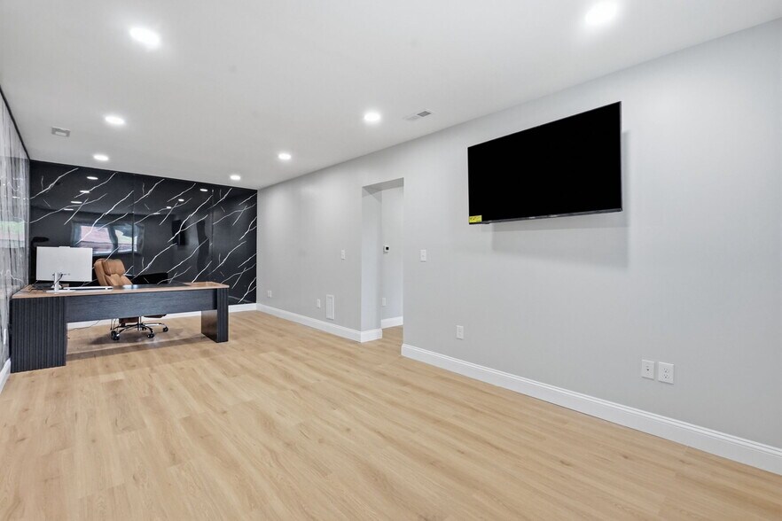More Photos Of 25 Agawam Shopping Ct, Agawam Office For Sale