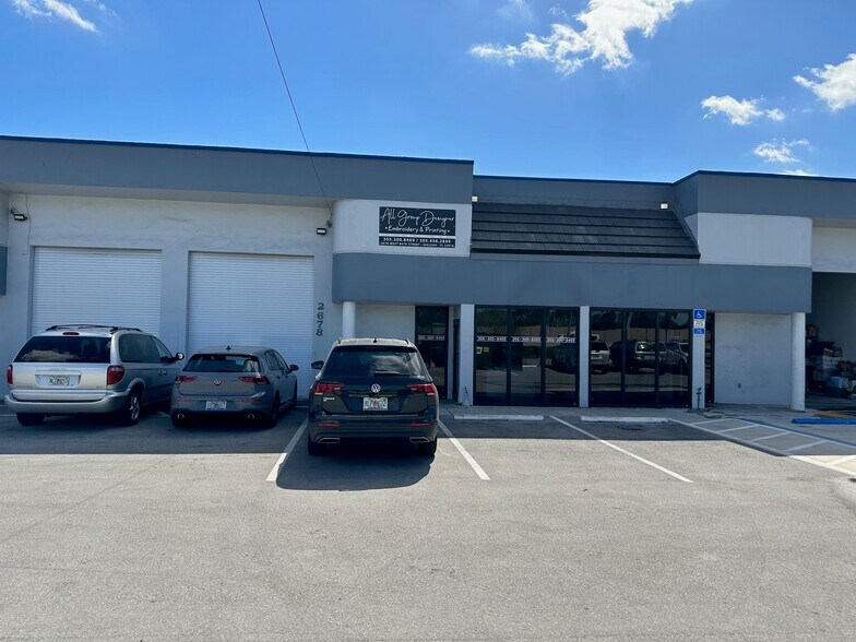 More Photos Of 2674 W 84th St, Hialeah Warehouse For Lease