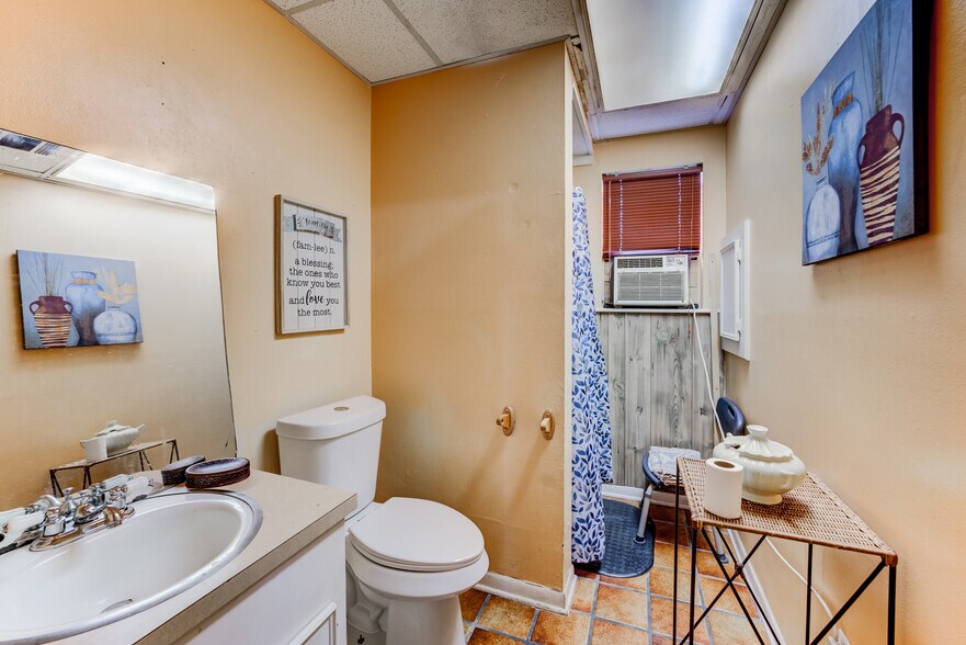 More Photos Of 811 N Travis St, Liberty Apartments For Sale