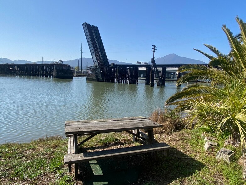 More Photos Of 12-14 E Sir Francis Drake Blvd, Larkspur Unknown For Lease