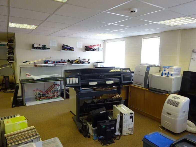 More Photos Of Lilac Grv, Nottingham Flex For Lease