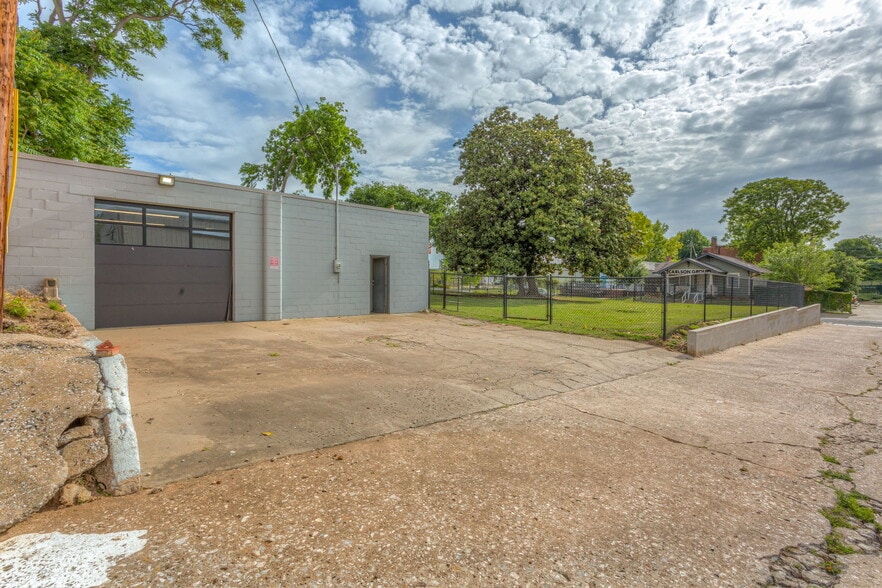 More Photos Of 1128 S Elgin Ave, Tulsa Warehouse For Lease