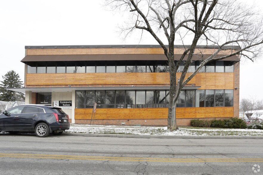 More Photos Of 2 E Gregory Blvd, Kansas City Office For Lease