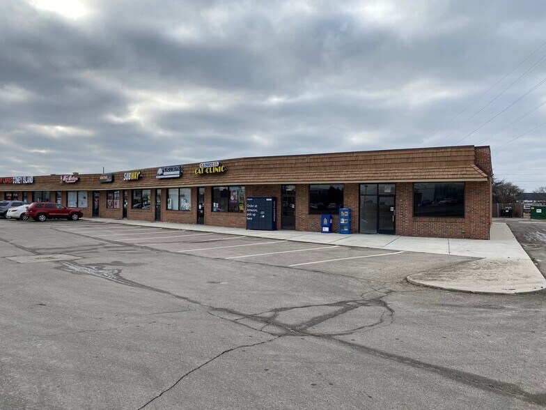 More Photos Of 38425-38441 Grand River Ave, Farmington Hills General Retail For Lease
