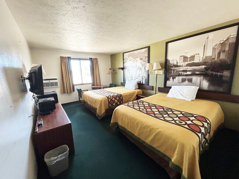 More Photos Of 1025 E 4th St, Ainsworth Hospitality For Sale