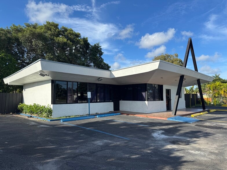 More Photos Of 1605 NW 95th St, Miami Freestanding For Sale