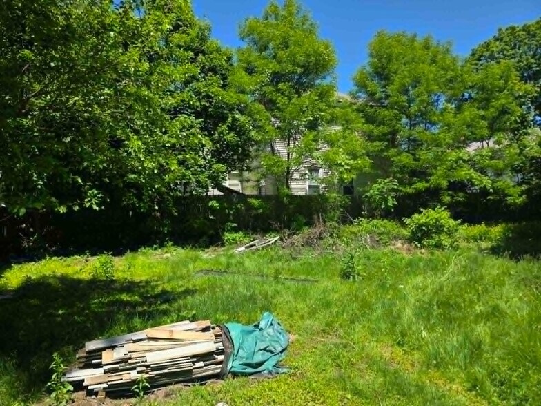 More Photos Of 33 Oak St, Brattleboro Apartments For Sale