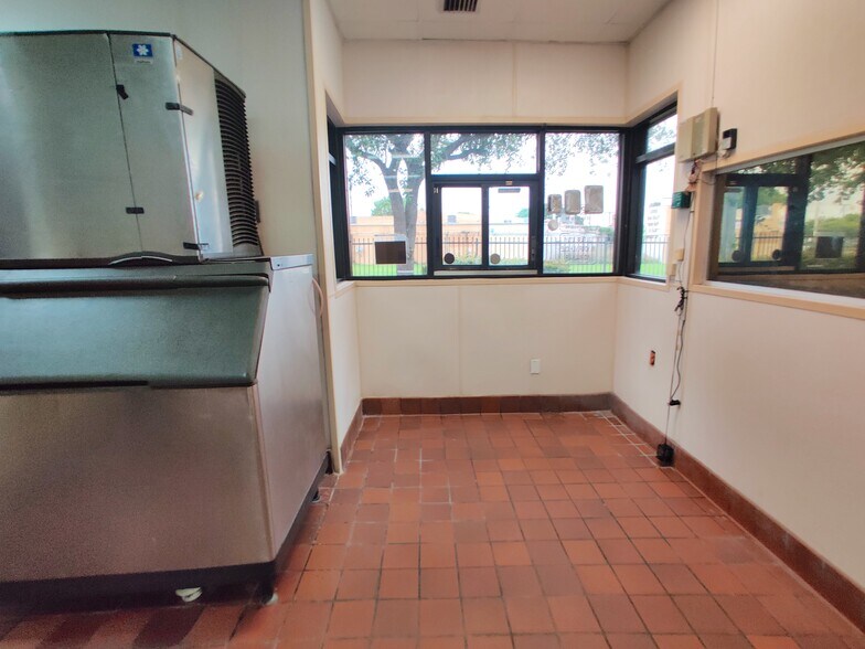 More Photos Of 17721 NW 27th Ave, Miami Gardens Restaurant For Lease