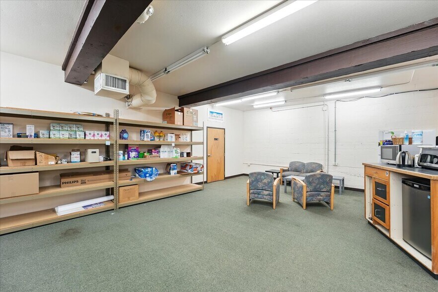 More Photos Of 2975 NE Sandy Blvd, Portland Storefront For Sale