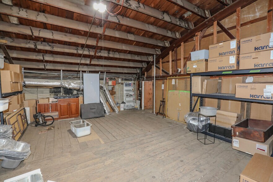 More Photos Of 403 NE Winchester St, Roseburg Freestanding For Sale