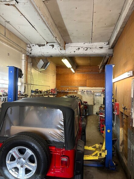 More Photos Of 172-74 W Wingohocking St, Philadelphia Auto Repair For Sale