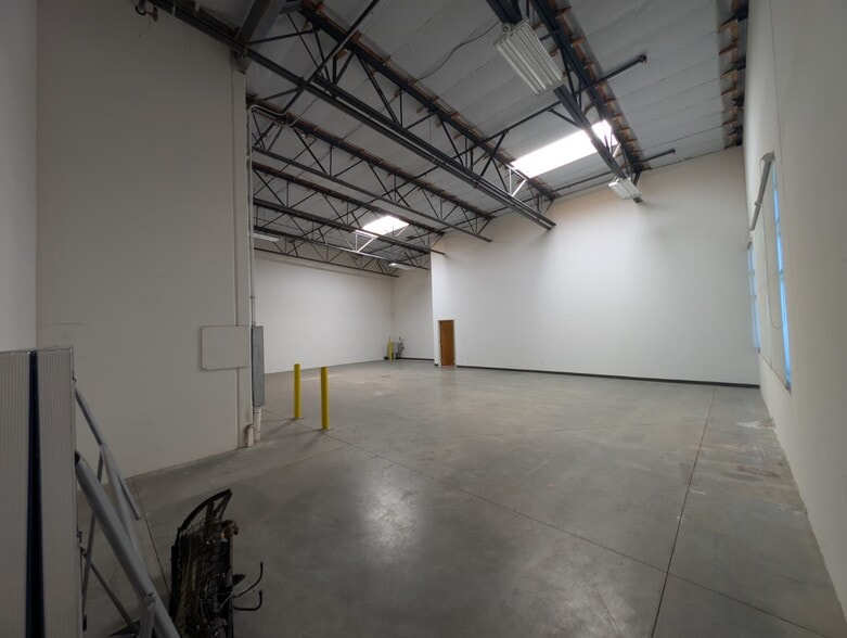 More Photos Of 1115 S Grove Ave, Ontario Showroom For Lease