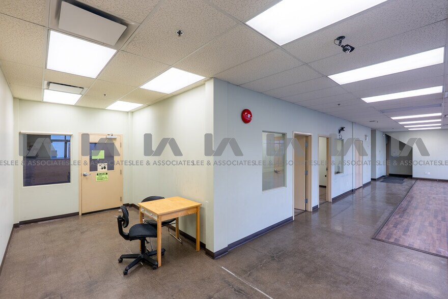 More Photos Of 18800-18806 96th Ave, Surrey Warehouse For Lease