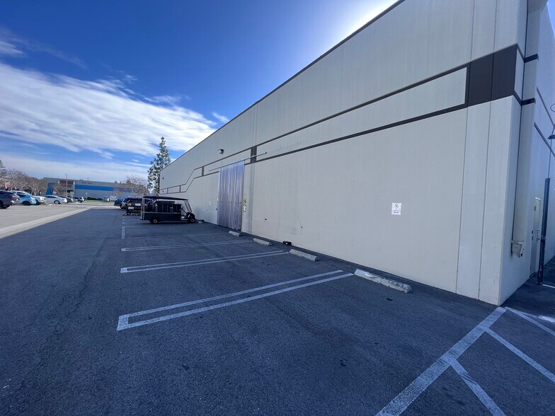 More Photos Of 9223 Deering Ave, Chatsworth Warehouse For Sale