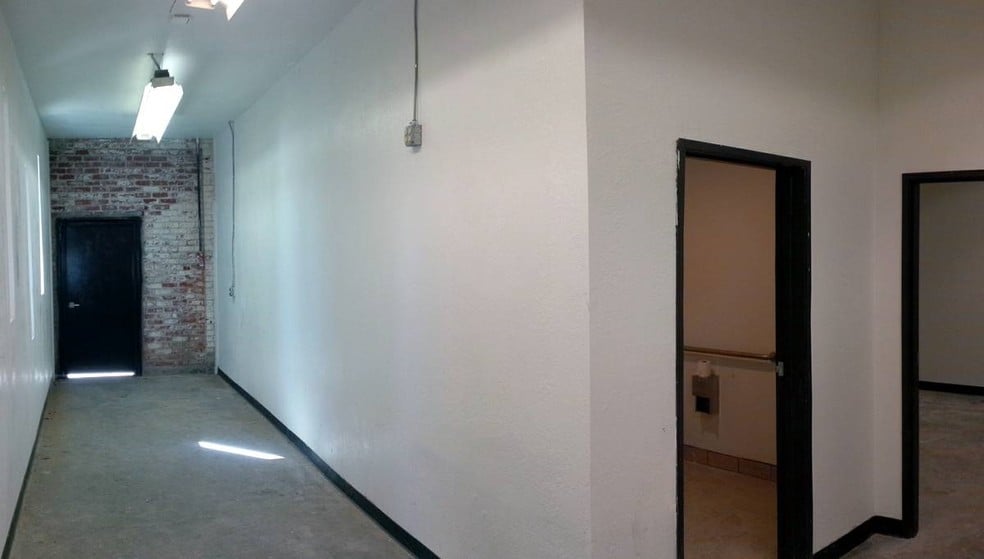 More Photos Of 14850 Calvert St, Van Nuys Service For Lease