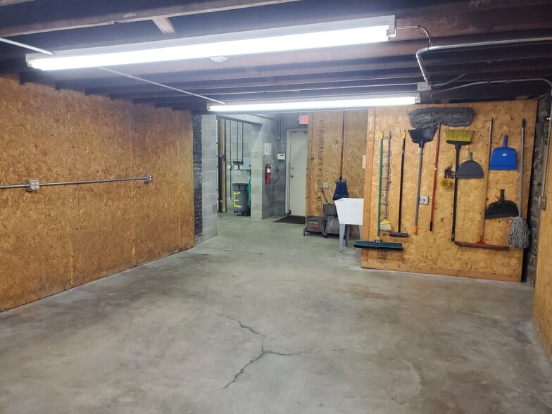 More Photos Of 802 Pierce St, Omaha Warehouse For Sale