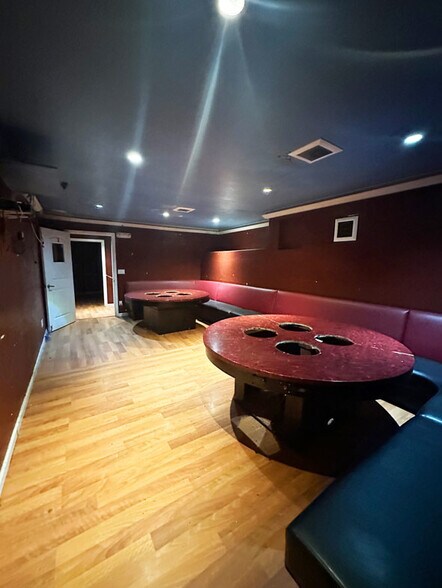 More Photos Of 3565 Geary Blvd, San Francisco Storefront For Lease
