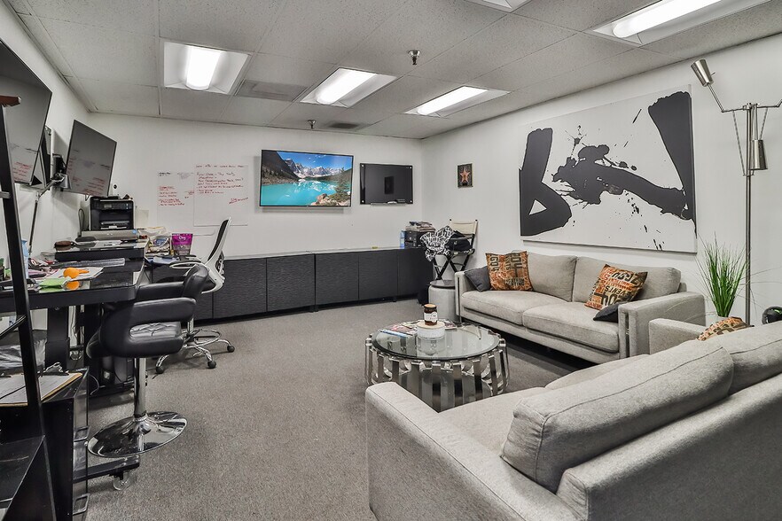 More Photos Of 12224 Montague St, Pacoima Distribution For Lease