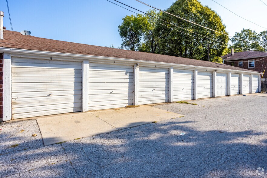 More Photos Of 1203 E 11th St, Davenport Apartments For Sale