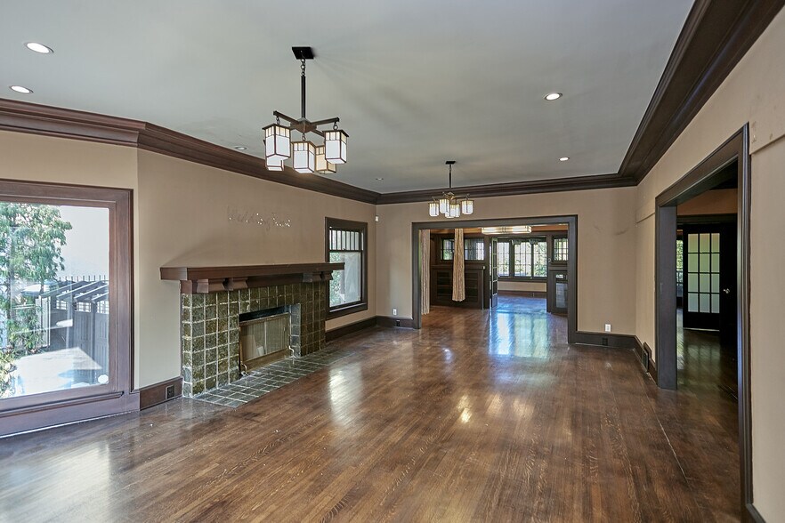 More Photos Of 658 S Bronson Ave, Los Angeles Office Residential For Sale