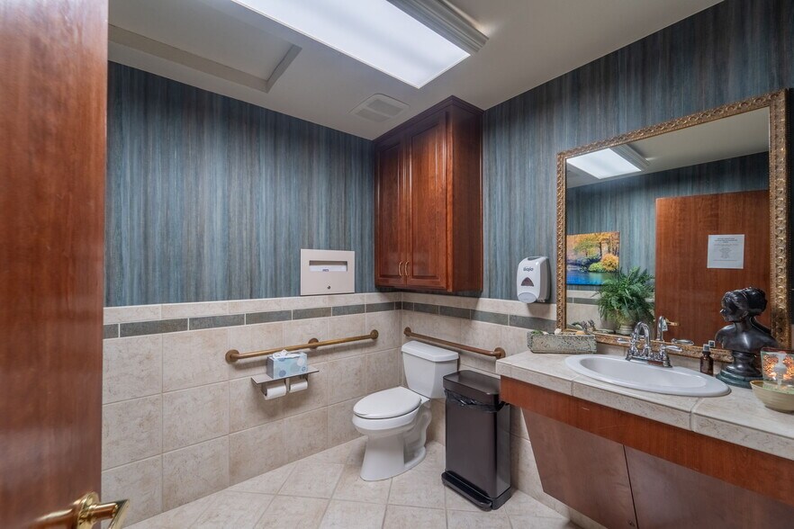 More Photos Of 1444 W Main St, Ripon Medical For Lease